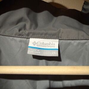 Columbia 2X Black. and Gray Rain Coat